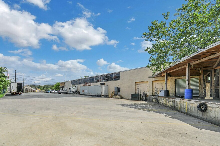 More Photos Of 370 Bergen Ave, Kearny Warehouse For Lease