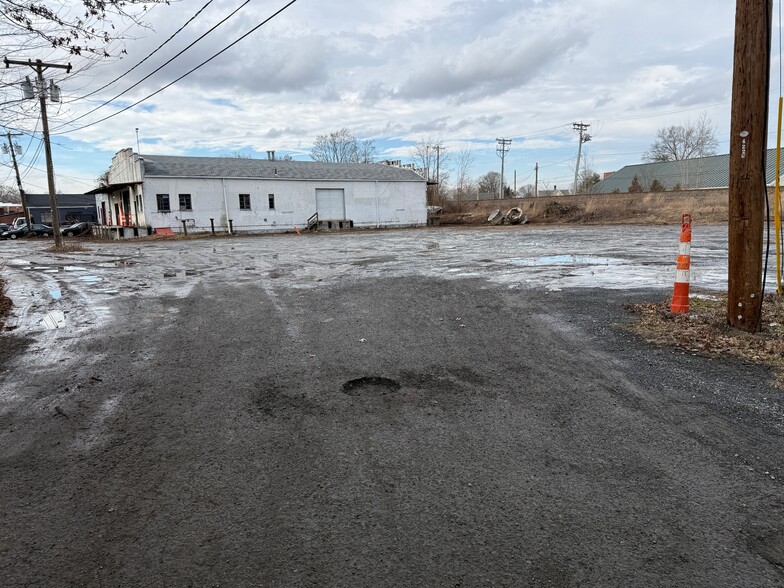 More Photos Of 10 Spencer Ct, East Hartford Warehouse For Lease