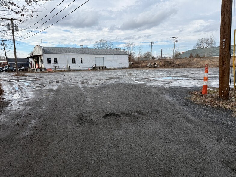 More Photos Of 10 Spencer Ct, East Hartford Warehouse For Lease