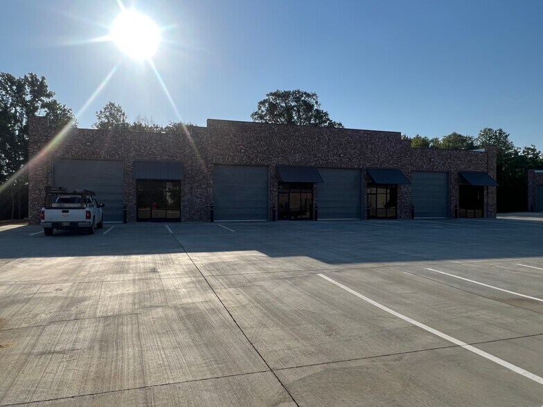 More Photos Of 124 Kimball Dr, Madison Showroom For Lease