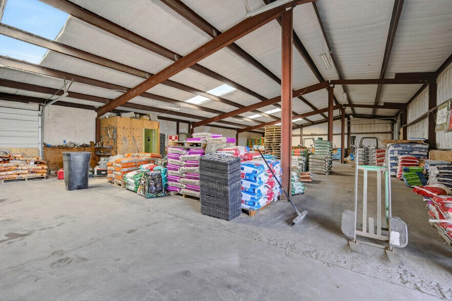 More Photos Of 1505 N Main St, Newcastle Warehouse For Sale