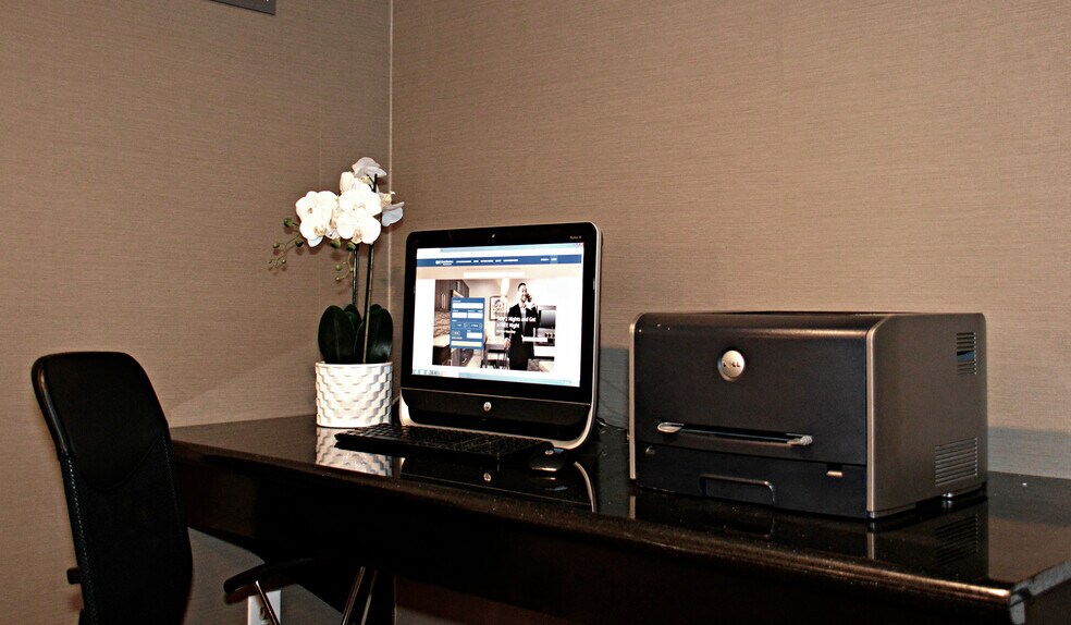 More Photos Of 810 Veterans Blvd, Del Rio Hotel For Sale