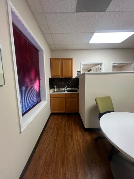 More Photos Of 161 Prosperity Dr, Winchester Showroom For Lease