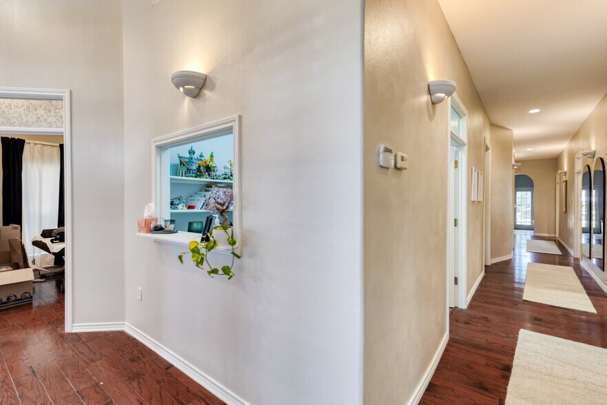 More Photos Of 12335 Hymeadow Dr, Austin Office For Sale