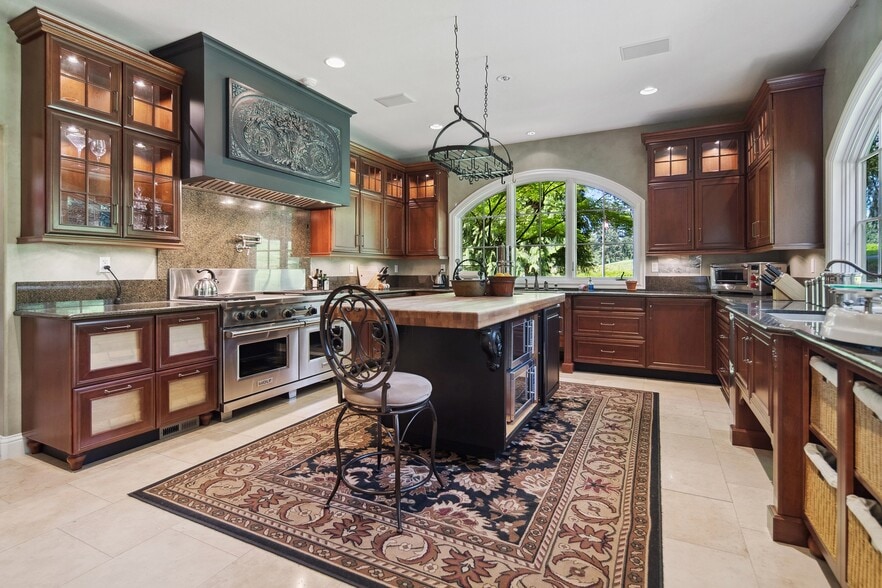 More Photos Of 1500 SE Waverly Dr, Portland Office Residential For Sale