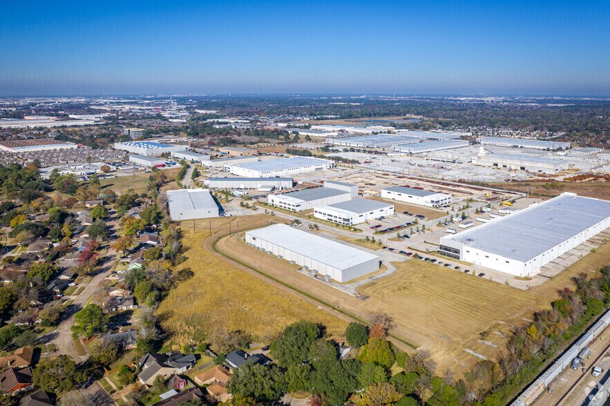 More Photos Of 6410 Langfield Rd, Houston Manufacturing For Lease