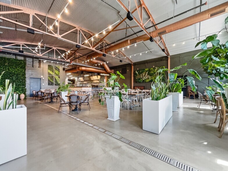 More Photos Of 1430 W Franklin St, Evansville General Retail For Sale