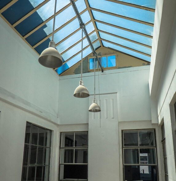 More Photos Of 1063 Gayley Ave, Los Angeles Loft Creative Space For Lease