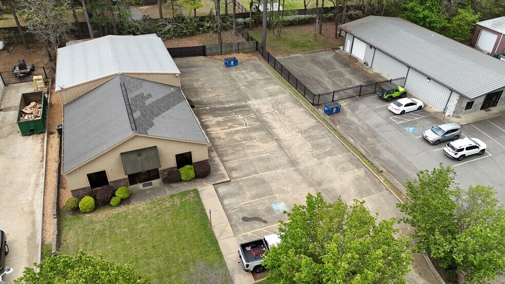 More Photos Of 3007 Corporate Ctr, Bryant Light Distribution For Sale