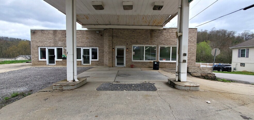 More Photos Of 163 Main St, Bruin Freestanding For Sale