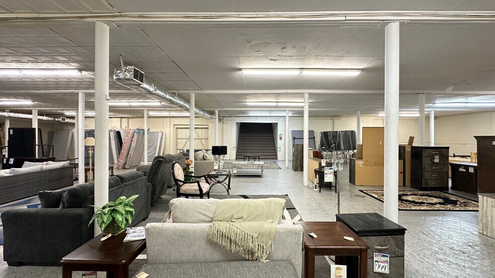 More Photos Of 101 1st St N, Alabaster General Retail For Sale