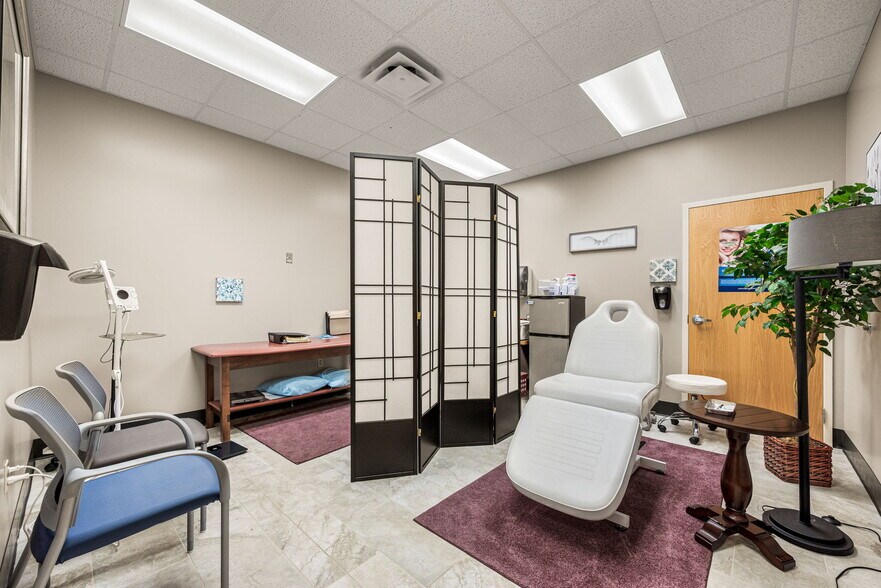 More Photos Of 51 S Pine St, Elverson Office For Sale