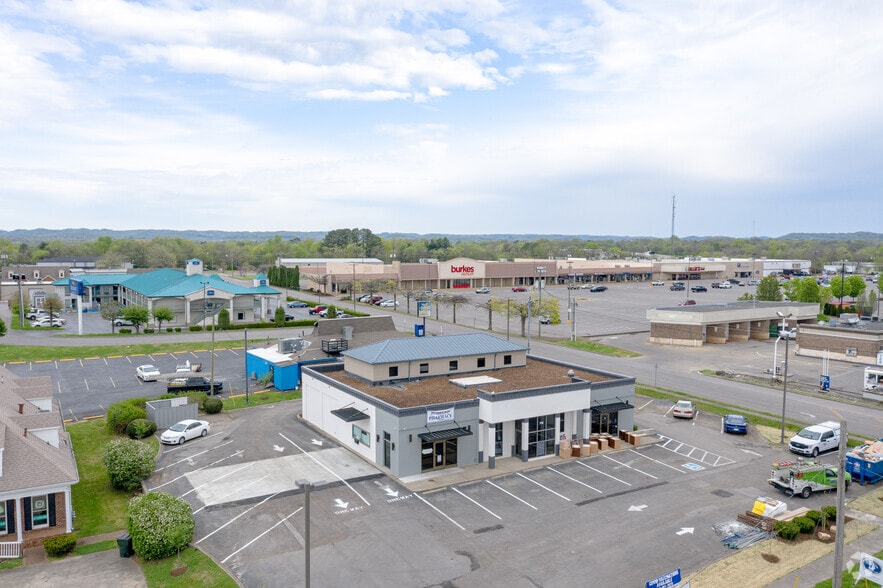 More Photos Of 710 Nashville Pike, Gallatin Storefront Retail Office For Lease