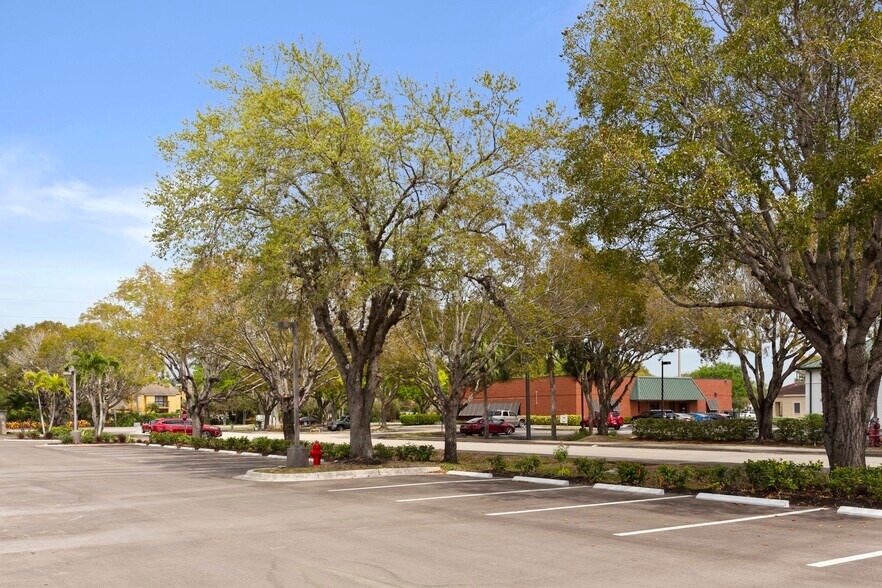 More Photos Of 2830 Winkler Ave, Fort Myers Office Residential For Lease