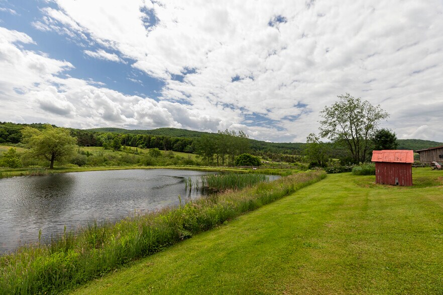 More Photos Of 538 N Harpersfield Rd, Jefferson Specialty For Sale