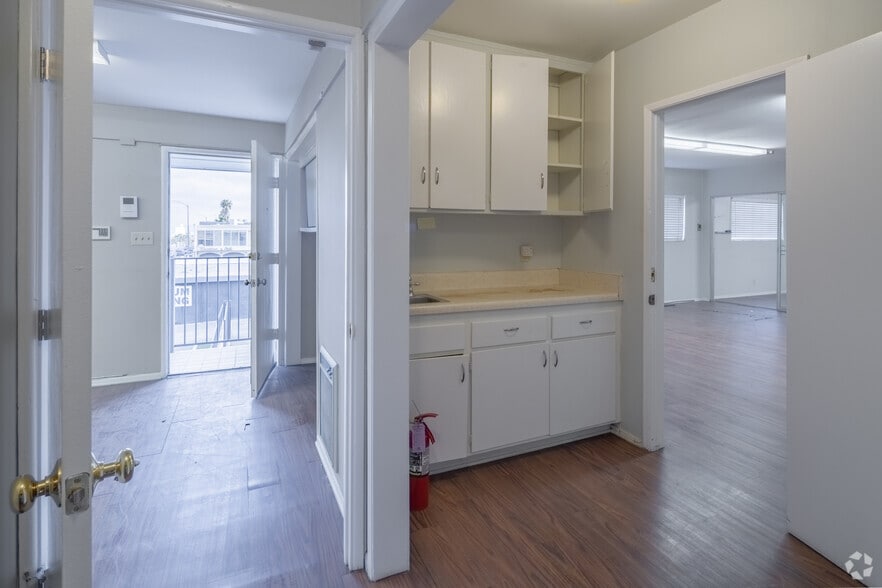 More Photos Of 923 S Prairie Ave, Inglewood Warehouse For Lease