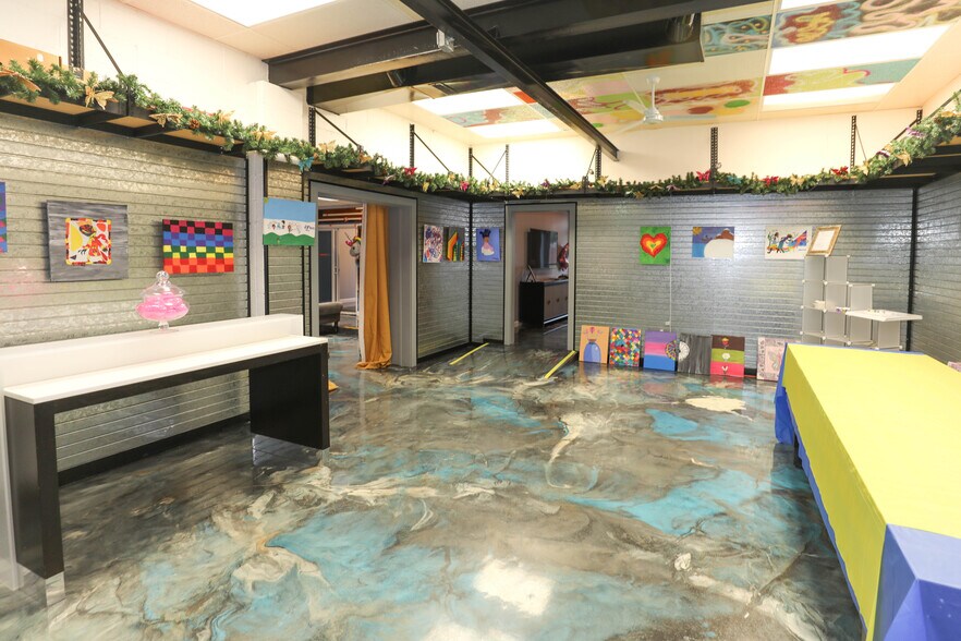 More Photos Of 1024 W 14 Mile Rd, Clawson Freestanding For Sale