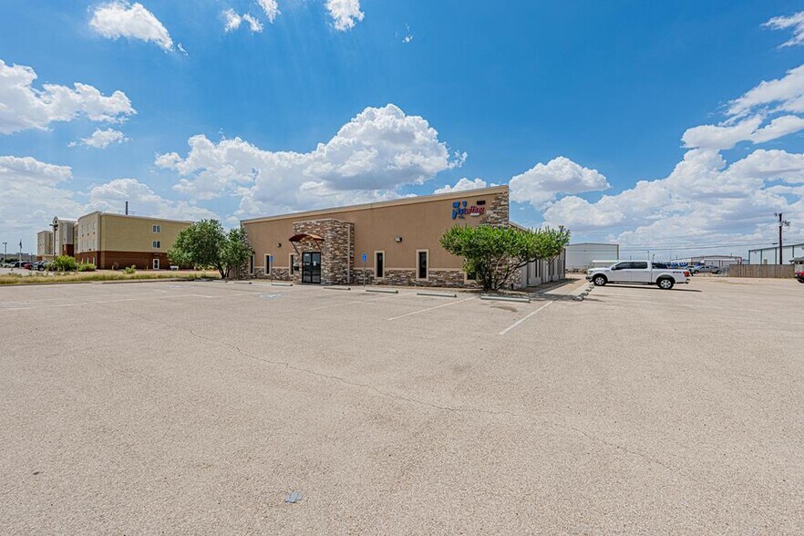 More Photos Of 650 S John Ben Shepperd Pky, Odessa Office For Sale