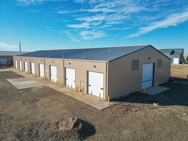 More Photos Of 5066 Owan Industrial Park Dr, Williston Warehouse For Lease