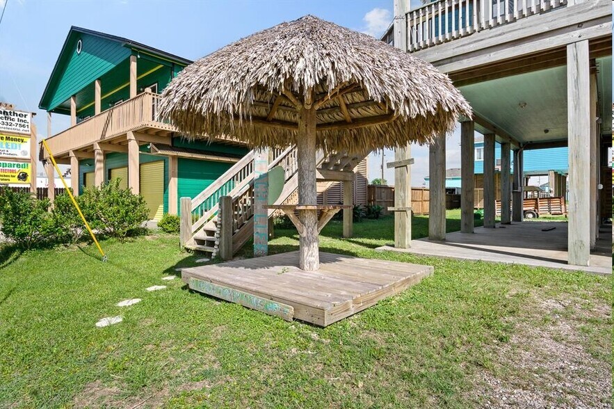 More Photos Of 2570 Hwy 87, Crystal Beach Freestanding For Sale