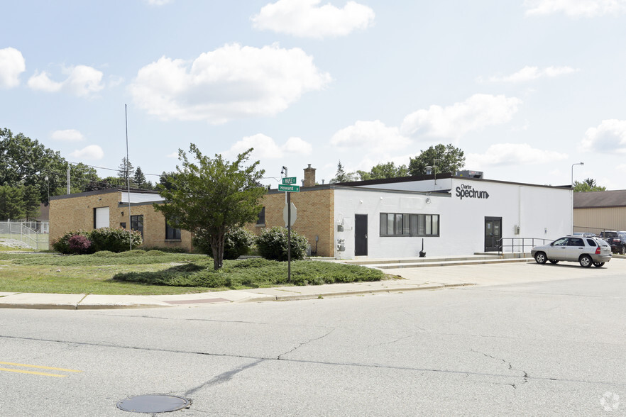 Primary Photo Of 1100 Maple St, Big Rapids Office For Lease