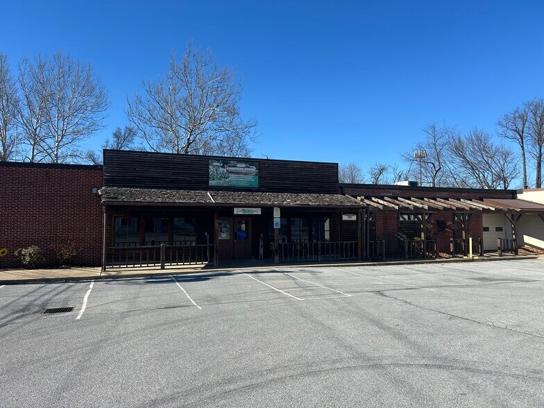 Primary Photo Of 749 Commerce St, Sinking Spring Storefront Retail Office For Lease