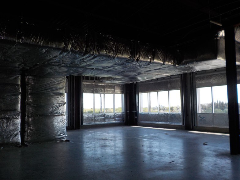 More Photos Of 5700 N Exp 77/83, Brownsville Medical For Lease