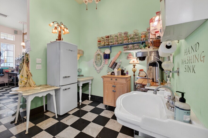 More Photos Of 197 E Church St, Deland Restaurant For Sale