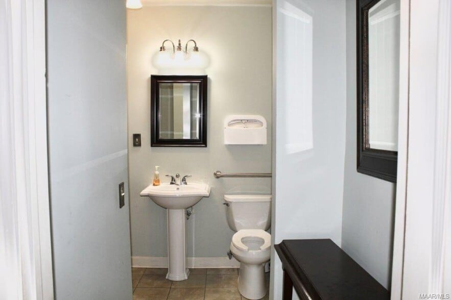 More Photos Of 2005 N Country Club Dr, Montgomery Schools For Sale