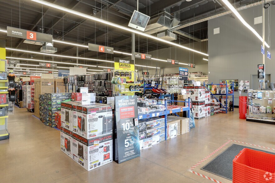 More Photos Of 204 W 5th St, Douglas Unknown For Lease