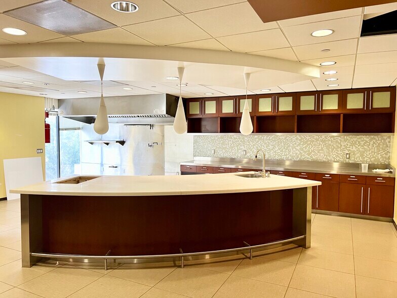 More Photos Of 5730 Uplander Way, Culver City Office For Lease