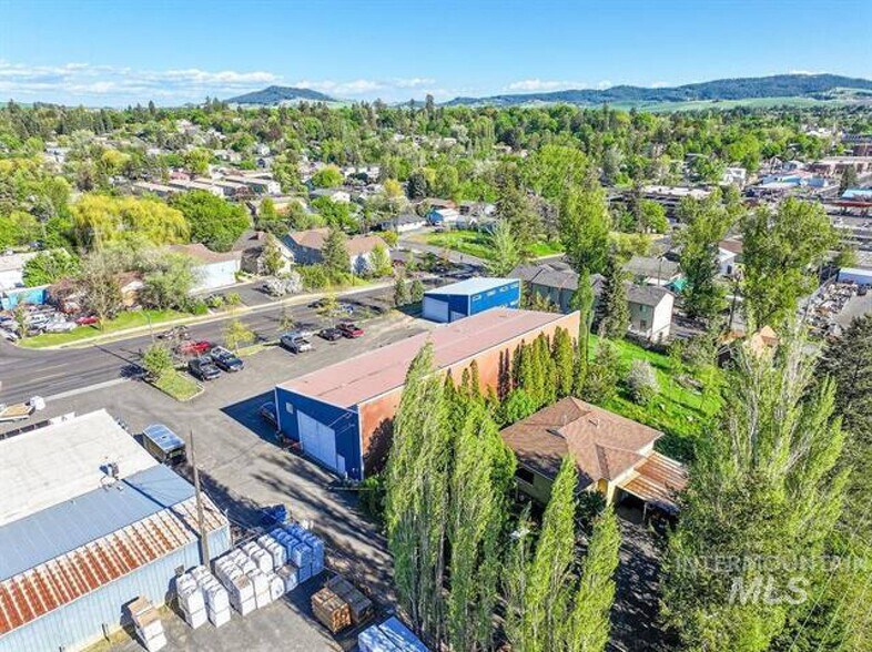 More Photos Of 603 & 621 N Main St, Moscow Distribution For Sale
