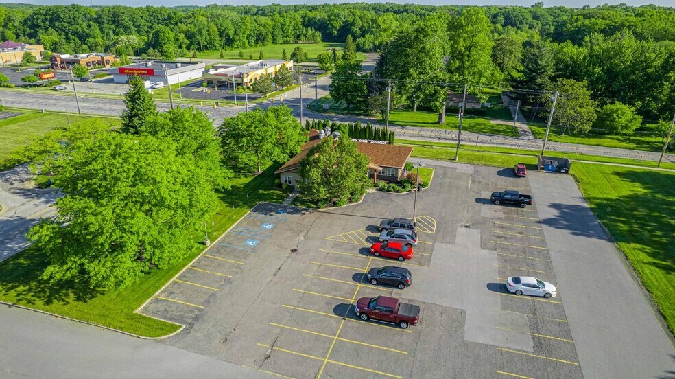 More Photos Of 475 Sand Creek Dr, Chesterton Restaurant For Sale