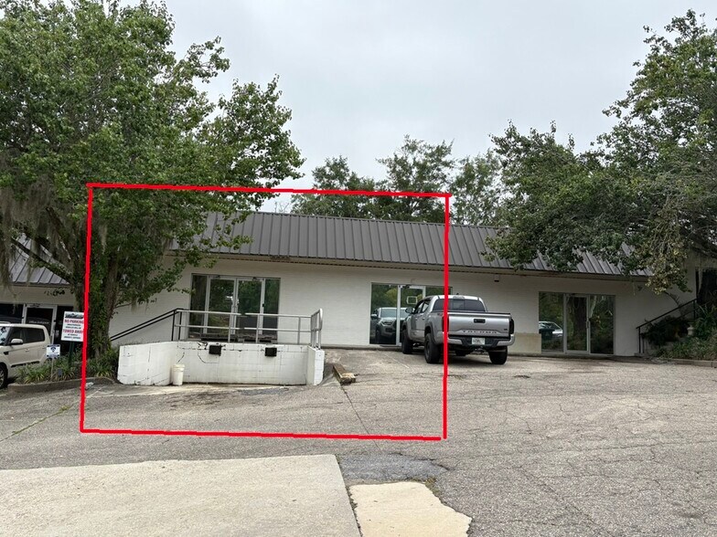Primary Photo Of 3360 Raymond Diehl Bus Lane Rd, Tallahassee Showroom For Lease
