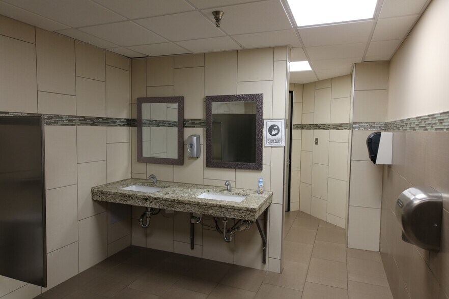 More Photos Of 9800 N Lamar Blvd, Austin Office For Lease