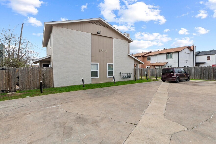 More Photos Of 6913 Wentworth Dr, Austin Multifamily For Sale