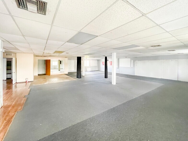 More Photos Of 804 N Euclid Ave, Bay City General Retail For Lease