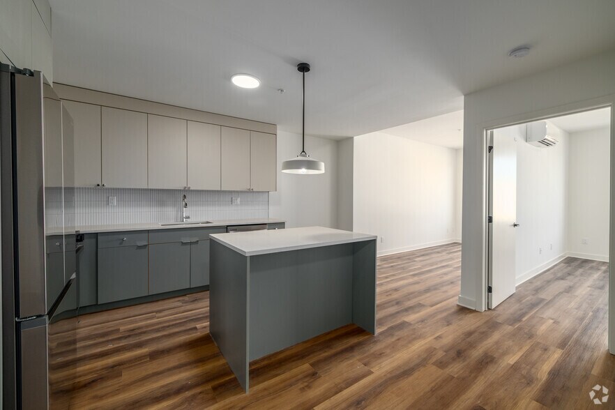 More Photos Of 873 COMMUNIPAW Ave, Jersey City Apartments For Lease