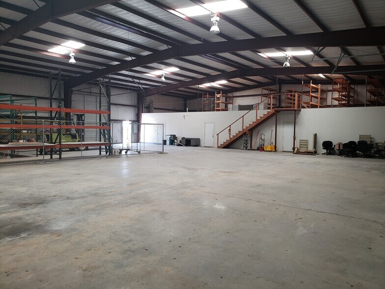 More Photos Of 15856 S Interstate 35, Bruceville Industrial For Lease