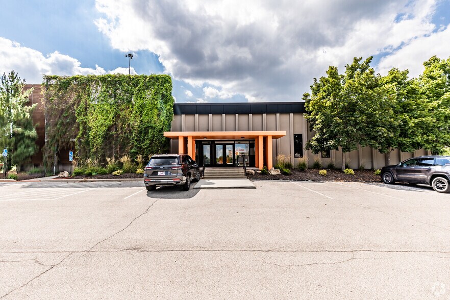 Primary Photo Of 10770 El Monte St, Overland Park Office For Lease