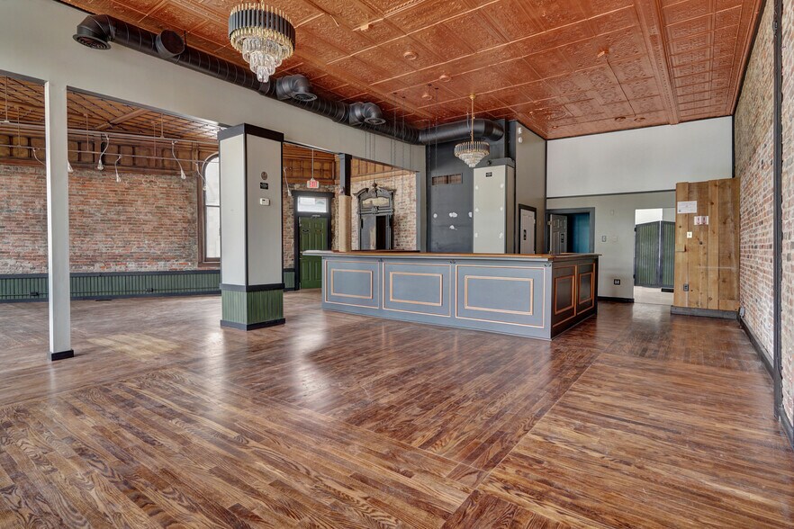 More Photos Of 902 Military Ave, Port Huron Restaurant For Lease