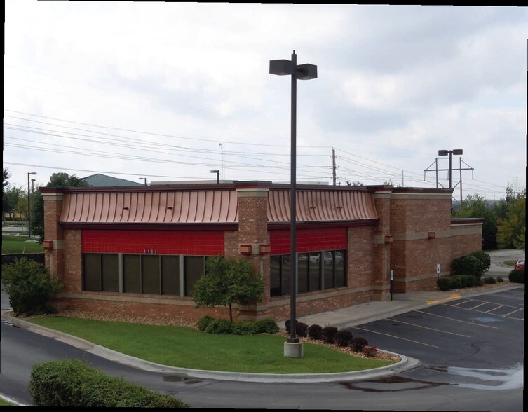 Primary Photo Of 1100 NE Douglas St, Lee's Summit Fast Food For Lease