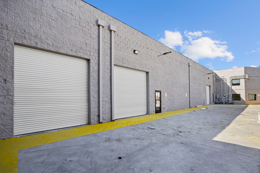 More Photos Of 10926 Randall St, Sun Valley Warehouse For Lease