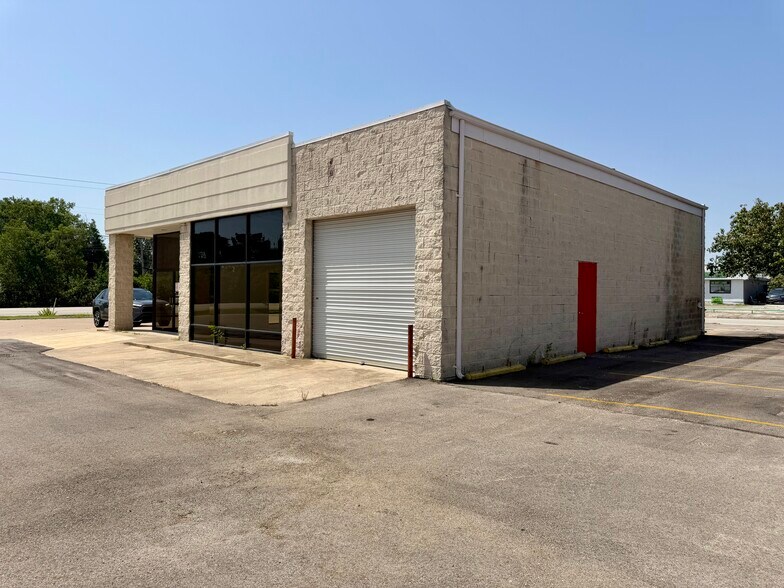 More Photos Of 8051 Boulevard 26, North Richland Hills Mixed Retail For Sale