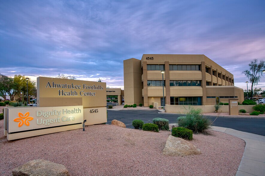 More Photos Of 4545 E Chandler Blvd, Phoenix Medical For Lease