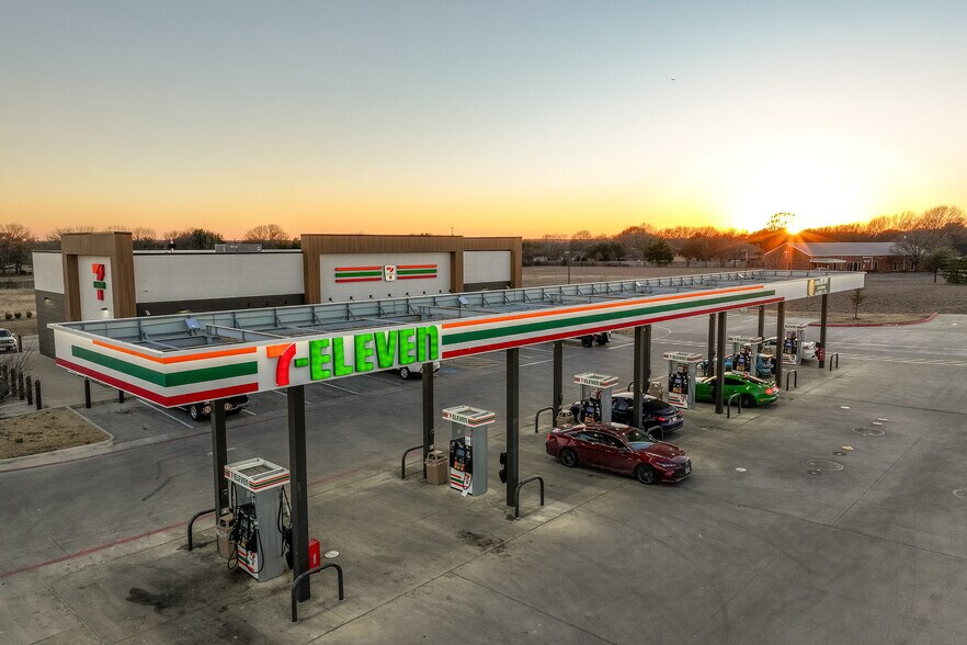 More Photos Of 760 FM664, Red Oak General Retail For Sale