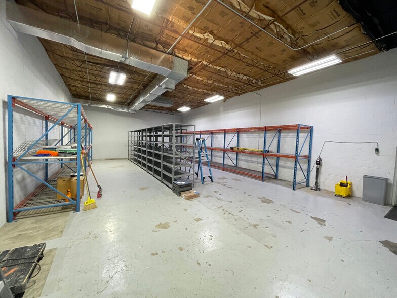 More Photos Of 10702 Fallstone Rd, Houston Flex For Sale