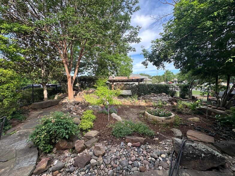 More Photos Of 204 S Kentucky St, McKinney Office Residential For Sale