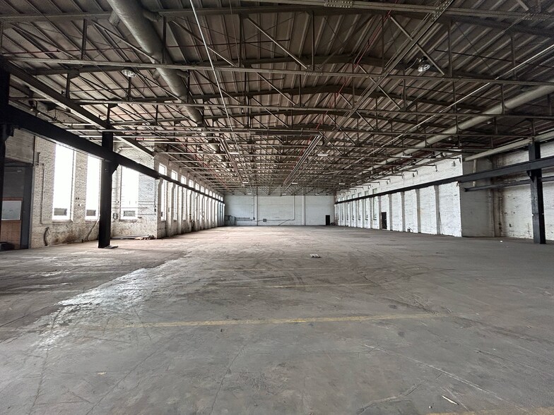 More Photos Of 265 E Broadway St, Three Rivers Warehouse For Lease