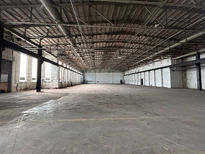 More Photos Of 265 E Broadway St, Three Rivers Warehouse For Lease